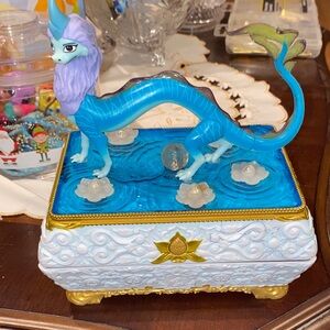 Disneys Raya. Jewelry box